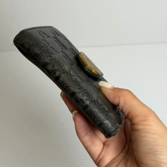 Gucci Guccissima Heart Embossed Black Leather Wallet - Picture 4 of 15